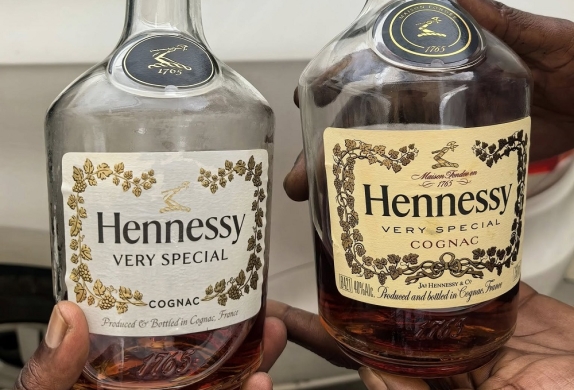 Cách Phân Biệt Hennessy Thật Giả Khi Mua Rượu Ngoại Chính Hãng