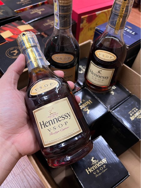 phân biệt Hennessy thật giả